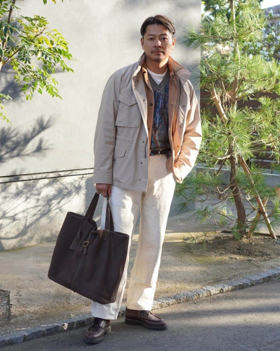 高田朋佳のインスタグラム：「Mix layering, old and new, high and low tec is fine for my feeling. 今の季節ならではの色々な素材を混ぜたレイヤード。 新旧・ハイテクローテク混ぜるのが気分なんですかね？ #mensfashion #oldandnew #highandlowtec #温故知新 #mixmuch #vintage」