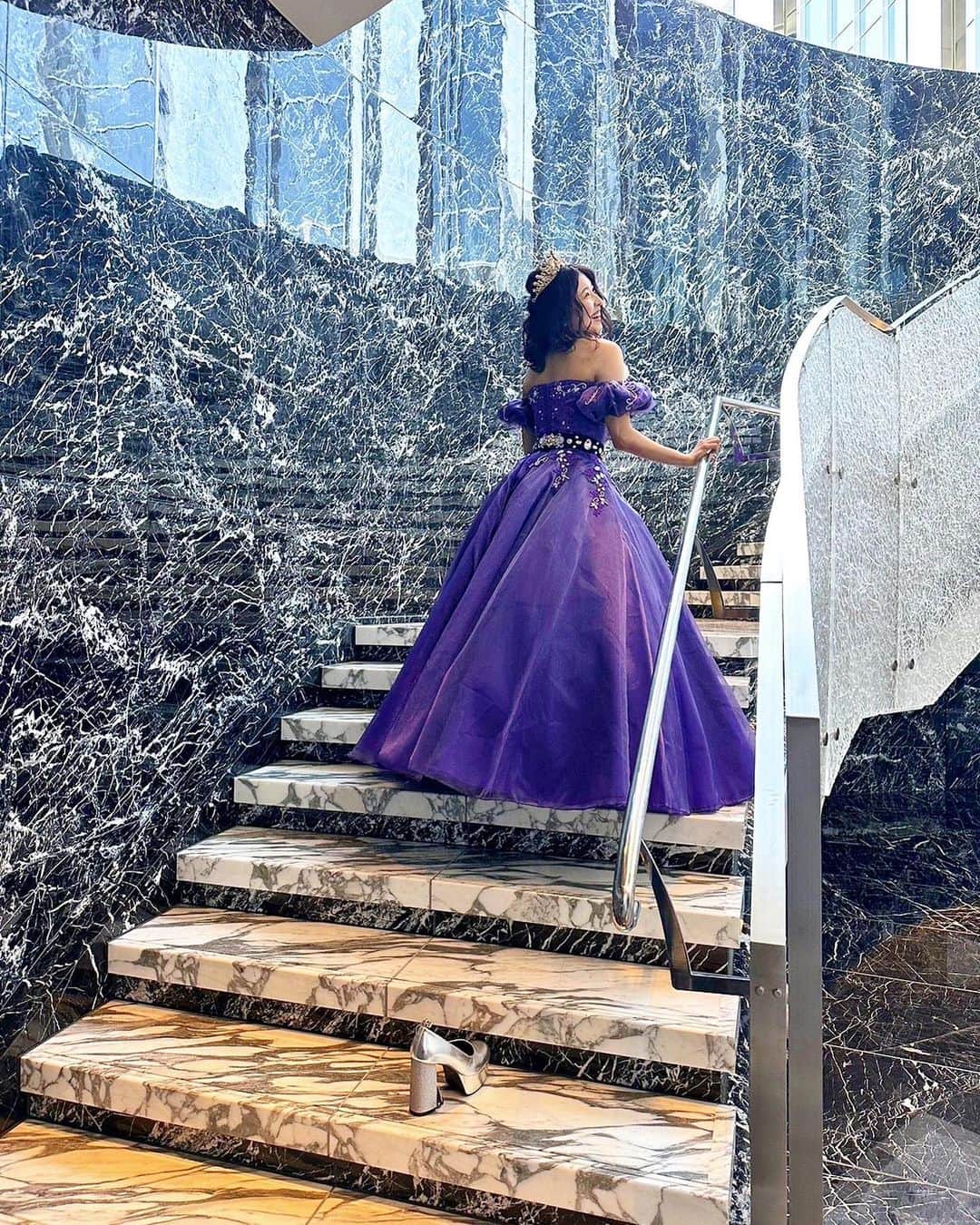 杉山愛佳さんのインスタグラム写真 - (杉山愛佳Instagram)「1年ぶりに着た卒業ドレス👗 シンデレラした👸🏻  #卒業式  #卒業  #卒業式コーデ  #卒業式ヘア  #dress #ドレス #ガラスの靴 #シンデレラ」3月14日 22時07分 - sugiyama_aika