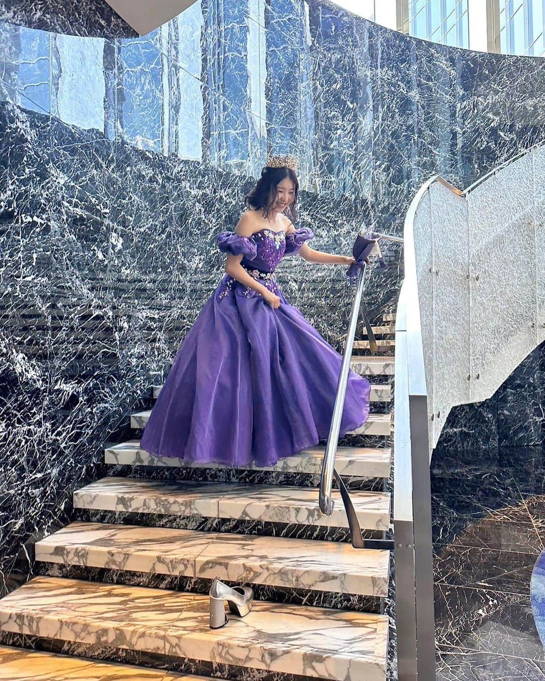 杉山愛佳さんのインスタグラム写真 - (杉山愛佳Instagram)「1年ぶりに着た卒業ドレス👗 シンデレラした👸🏻  #卒業式  #卒業  #卒業式コーデ  #卒業式ヘア  #dress #ドレス #ガラスの靴 #シンデレラ」3月14日 22時07分 - sugiyama_aika