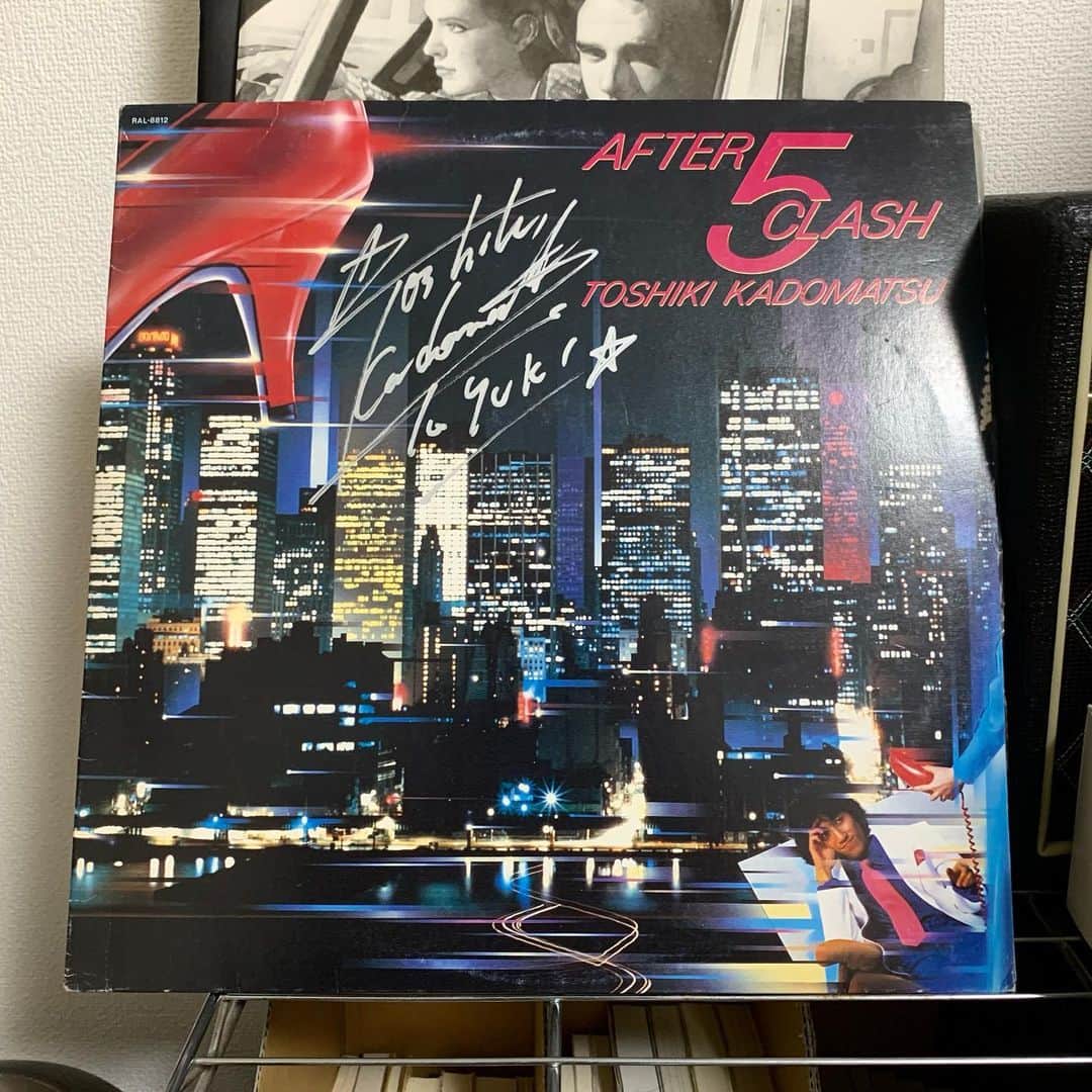 荒井 結生 Yuki Araiのインスタグラム：「おれの宝……  角松敏生氏の「After 5 Clash」のLP…… おれの名前入りサイン……  おれの宝……」