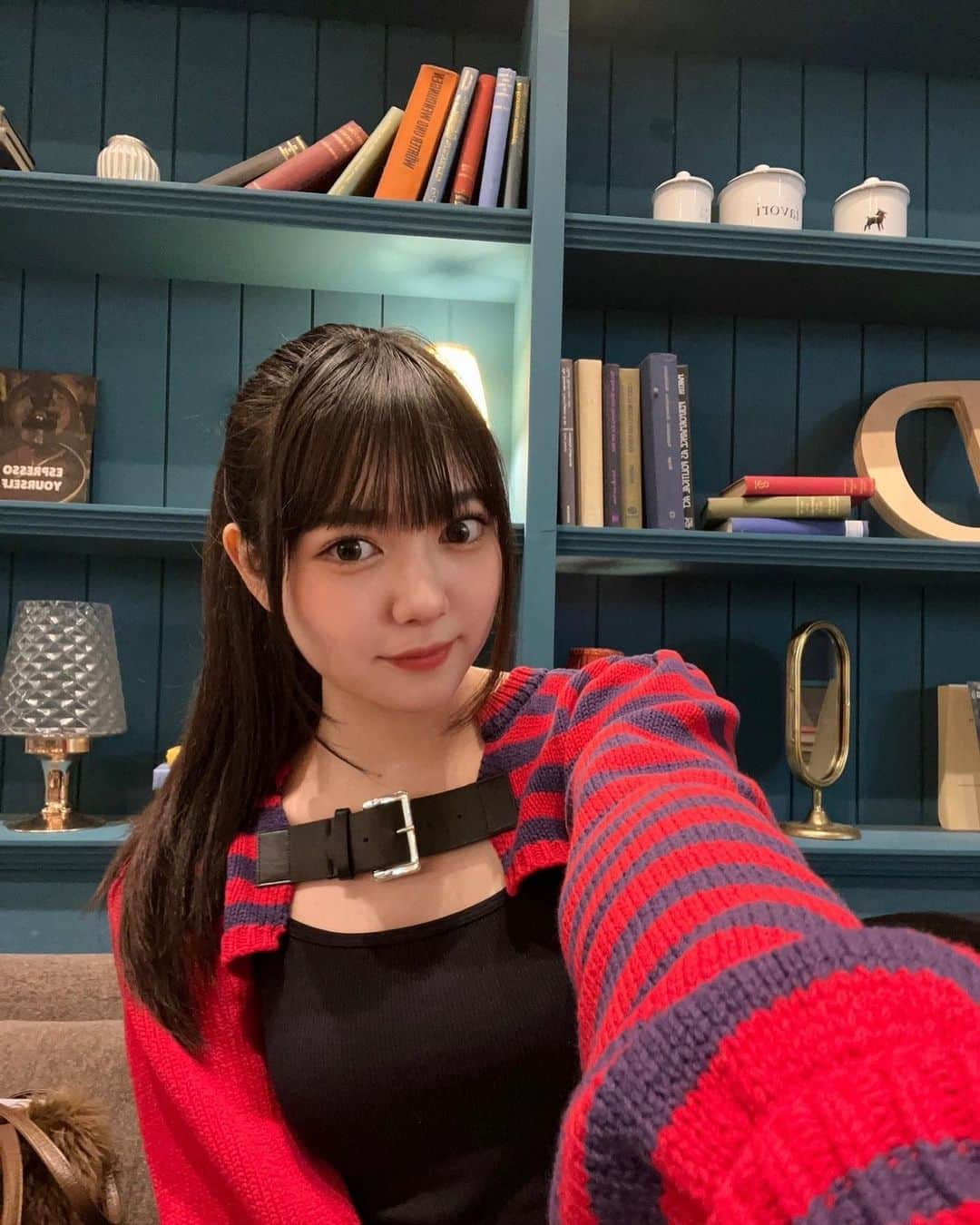 のインスタグラム：「・  可愛い背景☺︎︎   #06  #06년생  #06line  #16yearsold  #jk  #jk1  #fjk  #高校生  #自撮り  #ポニーテール  #japanesegirl  #fashion  #model  #fashionstyle  #selfie  #ponytail  #고등학생  #모델  #셀카  #오오티디  #패션  #뷰티  #데일리룩  #hairstyle  #173cm  #高身長女子  #背景  #makeup  #highschoolgirls  #cafe」