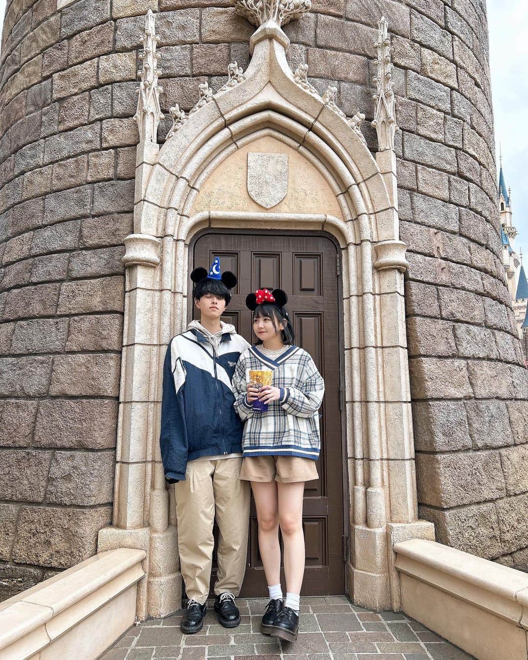 みさねさんのインスタグラム写真 - (みさねInstagram)「シミラールックディズニー🧸全身👉🏻 ㅤ 3枚目のゆ😴💤 ㅤㅤ 色で合わせたけどあんまりおそろい感ないな🥹 ㅤ レースのインナー @cham.official_  スウェットとショーパン @shein_japan  ㅤ ㅤ #ディズニー #ディズニーコーデ #ディズニーランド #デートコーデ #おそろコーデ #シミラールック #シミラールックディズニー #カップルコーデ #カップルフォト #shein #シーイン購入品 #プチプラコーデ #シーイン #韓国ファッション #韓国コーデ #ミニーコーデ #ボブアレンジ #ボブ」3月14日 22時30分 - misane1209