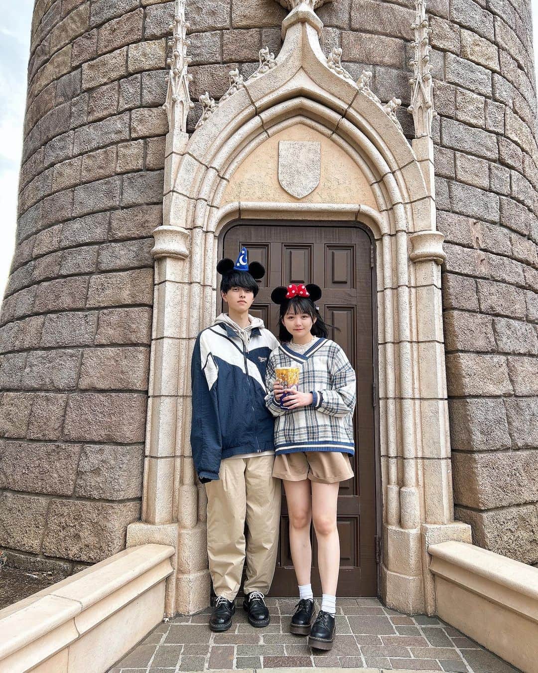 みさねさんのインスタグラム写真 - (みさねInstagram)「シミラールックディズニー🧸全身👉🏻 ㅤ 3枚目のゆ😴💤 ㅤㅤ 色で合わせたけどあんまりおそろい感ないな🥹 ㅤ レースのインナー @cham.official_  スウェットとショーパン @shein_japan  ㅤ ㅤ #ディズニー #ディズニーコーデ #ディズニーランド #デートコーデ #おそろコーデ #シミラールック #シミラールックディズニー #カップルコーデ #カップルフォト #shein #シーイン購入品 #プチプラコーデ #シーイン #韓国ファッション #韓国コーデ #ミニーコーデ #ボブアレンジ #ボブ」3月14日 22時30分 - misane1209