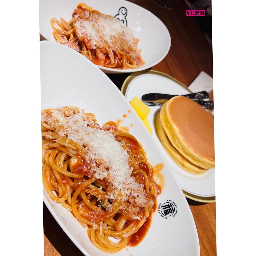 杉本なつみのインスタグラム：「#飯テロ . . イタリアンレストランで夕飯を食べた後 お茶しに入った喫茶店で メニュー写真を見て迷わずナポリタンを注文した私たち 笑　　. . . #FAVE1 #無料コンサート 終わり #ショニ友さん #大好き . . . #ナポリタン #パスタ #喫茶店のナポリタン #ホットケーキ #パンケーキ  #食べスタグラム #麺スタグラム #ヲタ活 #ヲタ会  #파스타 #스파게티 #인스타푸드 #푸드스타그램 #먹방 #맛집 #소통 #맞팔 #카페스타그램 #펜케이크  #pasta #spaghetti #instafood #foodstagram #pancakes」