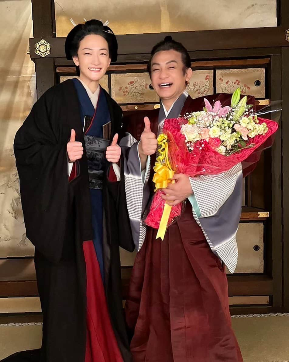 片岡愛之助さんのインスタグラム写真 - (片岡愛之助Instagram)「皆さん、本日は 　“男女逆転の大奥”を描くNHKドラマ10「大奥」（火曜後10・00）の最期を迎えました。  本日の第10話「八代将軍吉宗・水野祐之進編」をもってシーズン1が完結いたします。  原作は「西洋骨董洋菓子店」「きのう何食べた？」などの漫画家 よしながふみさんでしたが、この男女が逆転した江戸パラレルワールドに参加させいただき、とても楽しかったです。  先週の予告でも、大奥を去った藤波の姿もありましたが... 今夜の大奥 最終回、どうぞお楽しみください。  美しく聡明な殿との思い出を。最後は笑顔で。  #大奥 #大奥総取締役 #藤浪  #殿 #冨永愛 #逆転  #森下佳子 #脚本 #よしながふみ #原作 #主題歌 #幾田りら #蒲公英  #最終回 #クランクアップ  #感謝 #みなさんありがとう  #笑顔」3月14日 22時41分 - ainosuke_kataoka