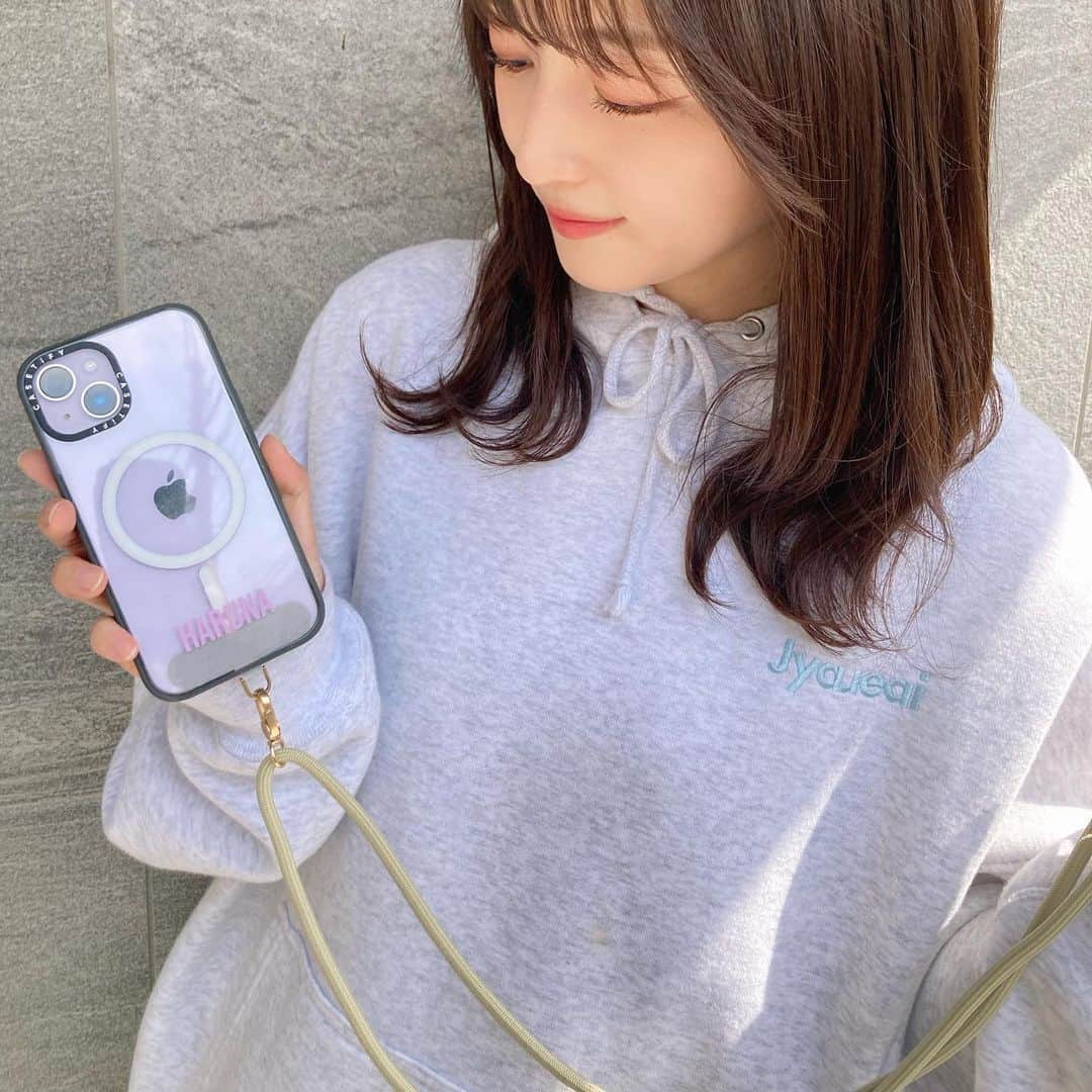 石井陽菜のインスタグラム：「⁡ ⁡ ⁡ ⁡ 新しいiPhoneケース🤍 ⁡ パープルでHARUNAって名前をいれたよ〜 カスタマイズできて特別感あるよね☻ ⁡ スマホショルダーはすごく使いやすくて もっと早く出会いたかった…！！ ⁡ ⁡ ⁡ ⁡ @CASETiFY @CASETiFY_jp #CASETiFY  #ShowYourColors #iPhone14 #PR」