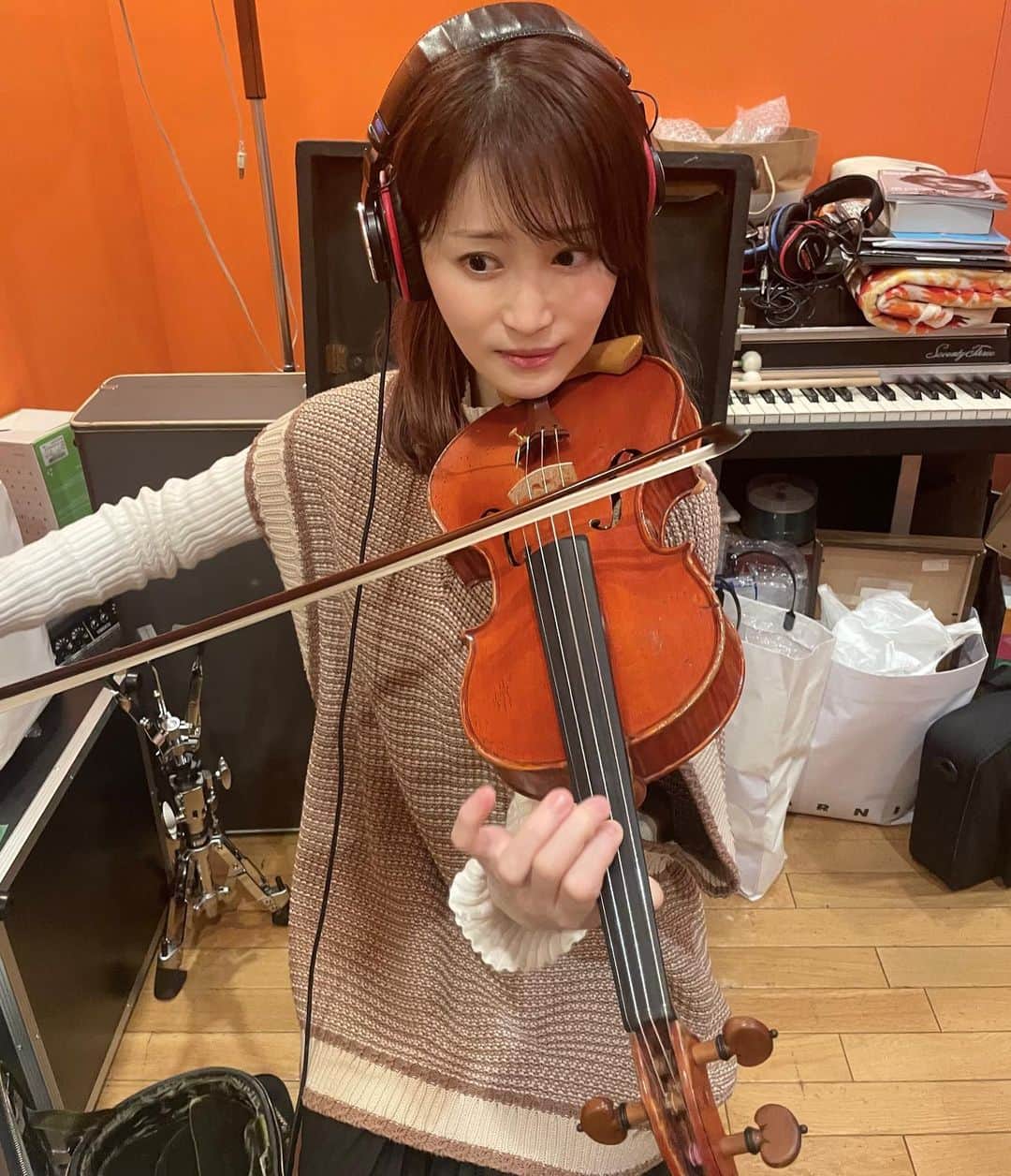 岡部磨知さんのインスタグラム写真 - (岡部磨知Instagram)「🧡🎻🧡  #violin  #recording  #musician  #whiteday」3月14日 23時01分 - machi_okabe