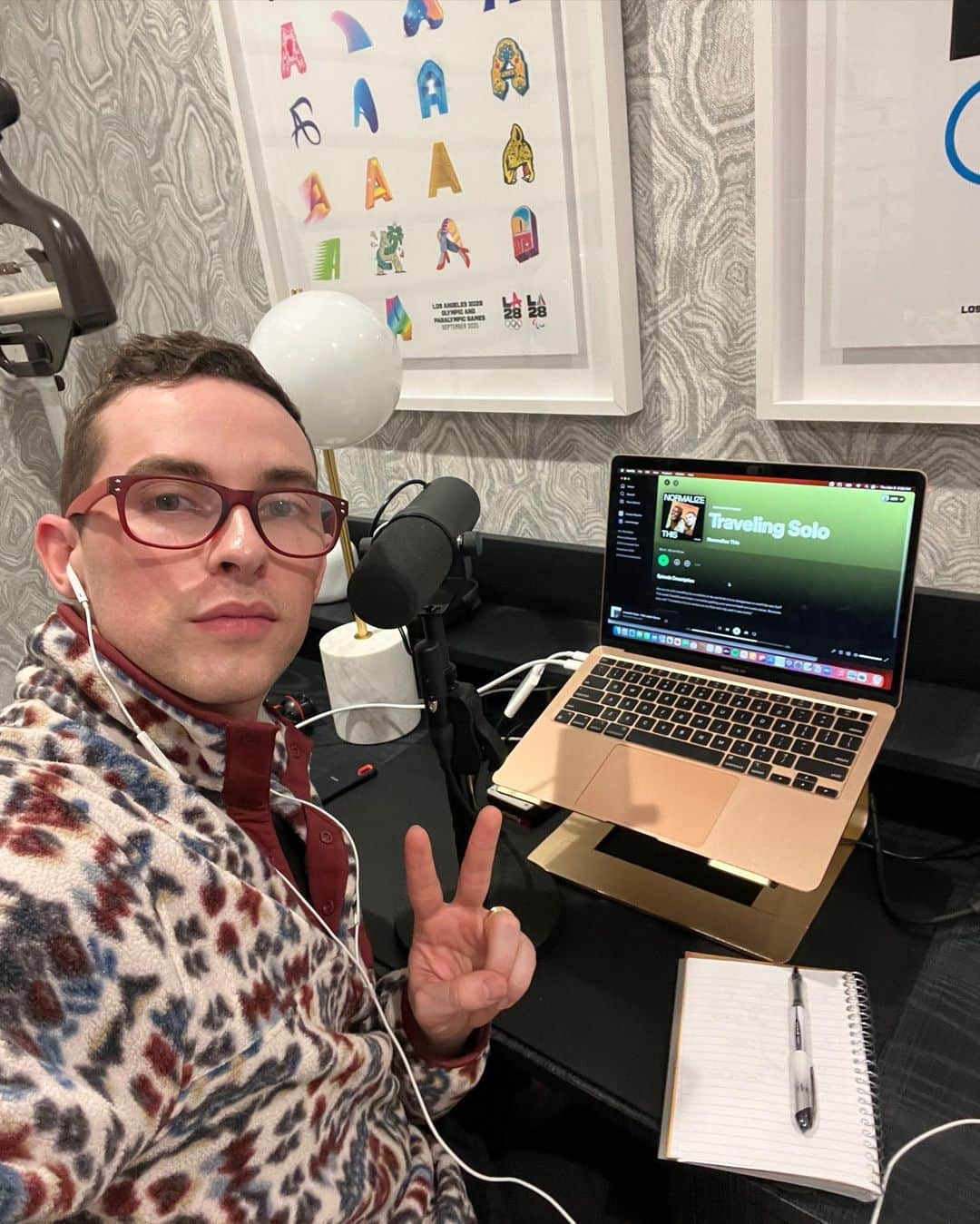 アダム・リッポンのインスタグラム：「New NORMALIZE THIS out now: ALSO (!!) while you’re here, I’d like to take the official stance of - wired headphones are more reliable and sorry I just trust a wire more than no wire.」