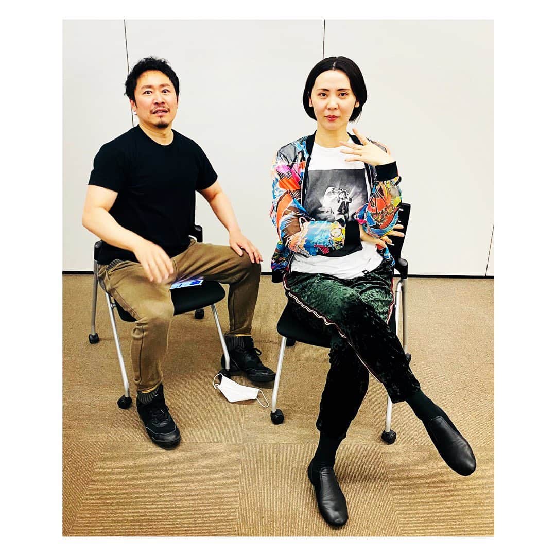 緒月遠麻さんのインスタグラム写真 - (緒月遠麻Instagram)「☺︎  どうも✋ 劇団出身です！  #坂元健児　さん #マスク落ちてますよ  皆さま 今日も一日お疲れ様でした🍵」3月14日 23時05分 - toma_ozuki