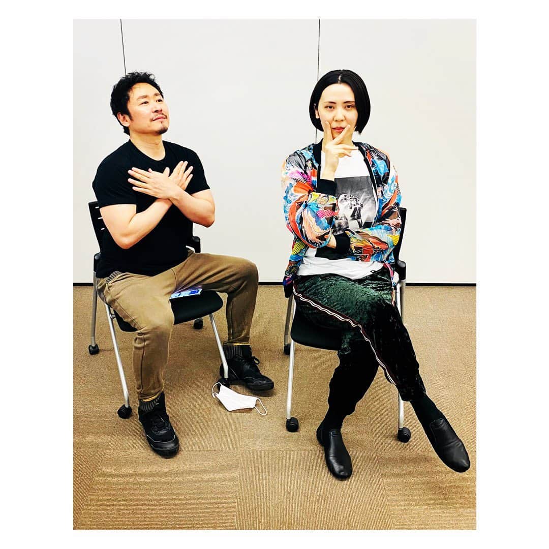 緒月遠麻さんのインスタグラム写真 - (緒月遠麻Instagram)「☺︎  どうも✋ 劇団出身です！  #坂元健児　さん #マスク落ちてますよ  皆さま 今日も一日お疲れ様でした🍵」3月14日 23時05分 - toma_ozuki