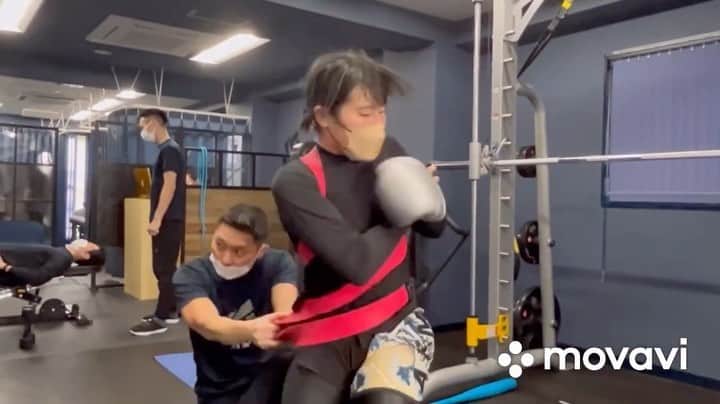 のインスタグラム：「やるべき事をコツコツやる事💪 結局、それが一番の近道！！  @marks_mejiro  トレーニング指導ありがとうございます！ 10年通ってるのにメニューがどんどん進化して行く‥ 中里先生もどんどん進化して行く‥ 凄すぎる🤨  パートナーのまゆちゃんにも 使わせていただける環境にも 全てに感謝！  あとは自分が頑張るだけ！ 仲間に引っ張ってもらいながらね✌️😂笑  #最強になるまでの道のり」
