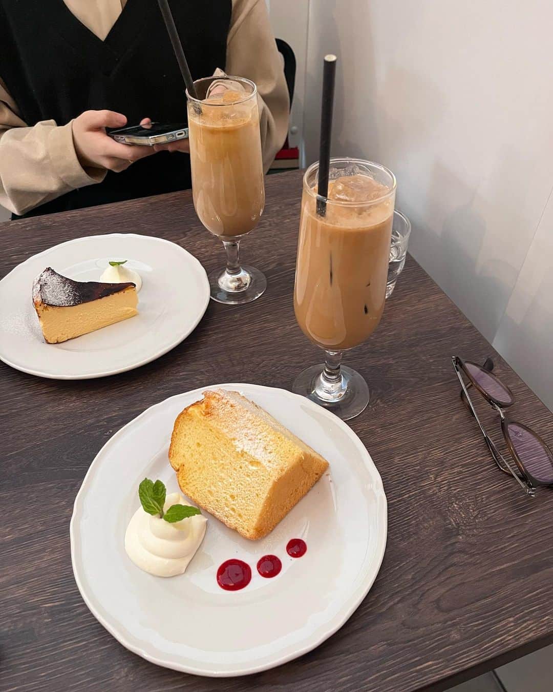 木村心美さんのインスタグラム写真 - (木村心美Instagram)「友人とカフェに行ってきた時のお写真です。この日は暖かく、テラス席でお茶が出来ました🍵肌の調子がいい感じ✨ 友人よ、、、携帯逆や、、、」3月14日 23時14分 - cocomi_553_official