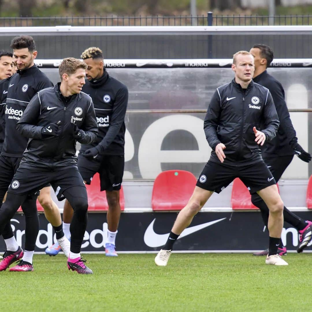 セバスティアン・ローデのインスタグラム：「Abschlusstraining ☑ Auf geht's nach Neapel! 🛫 #SGEuropa #NapoliSGE」