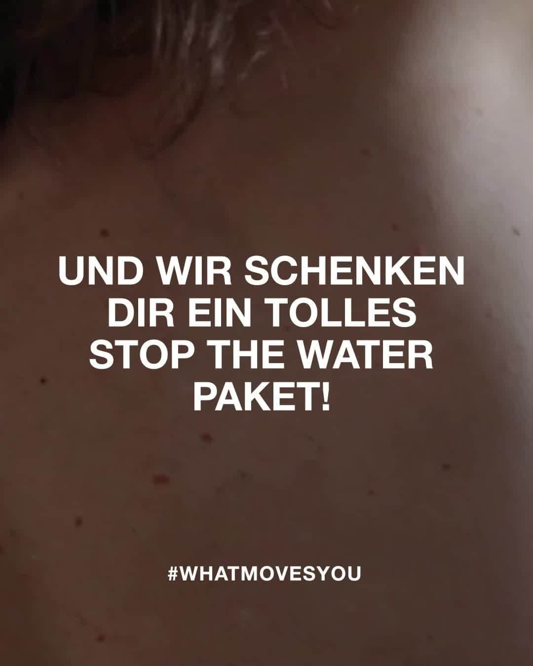 Stop The Water While Using Me!のインスタグラム：「Lasst die Bewegung Wellen schlagen! 🌊⁠ Wir wollen gemeinsam mit euch etwas verändern, und fragen euch: what moves you? ⁠ Und das Beste: Den ersten 50 Teilnehmenden schenken wir ein tolles STOP THE WATER Paket! ⁠ Was du dafür tun musst? Ganz einfach: ⁠ ⁠ 💙 Poste in deinem Feed, was dich bewegt. Erzähle uns zum Beispiel: Welches Thema löst bei dir Emotionen aus? Welche Person inspiriert dich, etwas nachhaltig zu bewegen? Bei welchem Event, durch welches Produkt, mit welcher Bewegung hat dein Movement begonnen? ⁠ 💙 Nutze dabei den Hashtag #whatmovesyou und markiere @stopthewater⁠ 💙 Schon fertig! Als Wertschätzung für deinen Einsatz kannst du dich über dein Waterlover Paket freuen. ⁠ ⁠ Achte darauf, dass dein Profil nicht auf privat gestellt ist, wir können deinen Post nur sehen, wenn dein Account öffentlich ist. ⁠ ⁠ #stopthewater #stopthewaterwhileusingme #weltwassertag2023 #gewinnspiel」