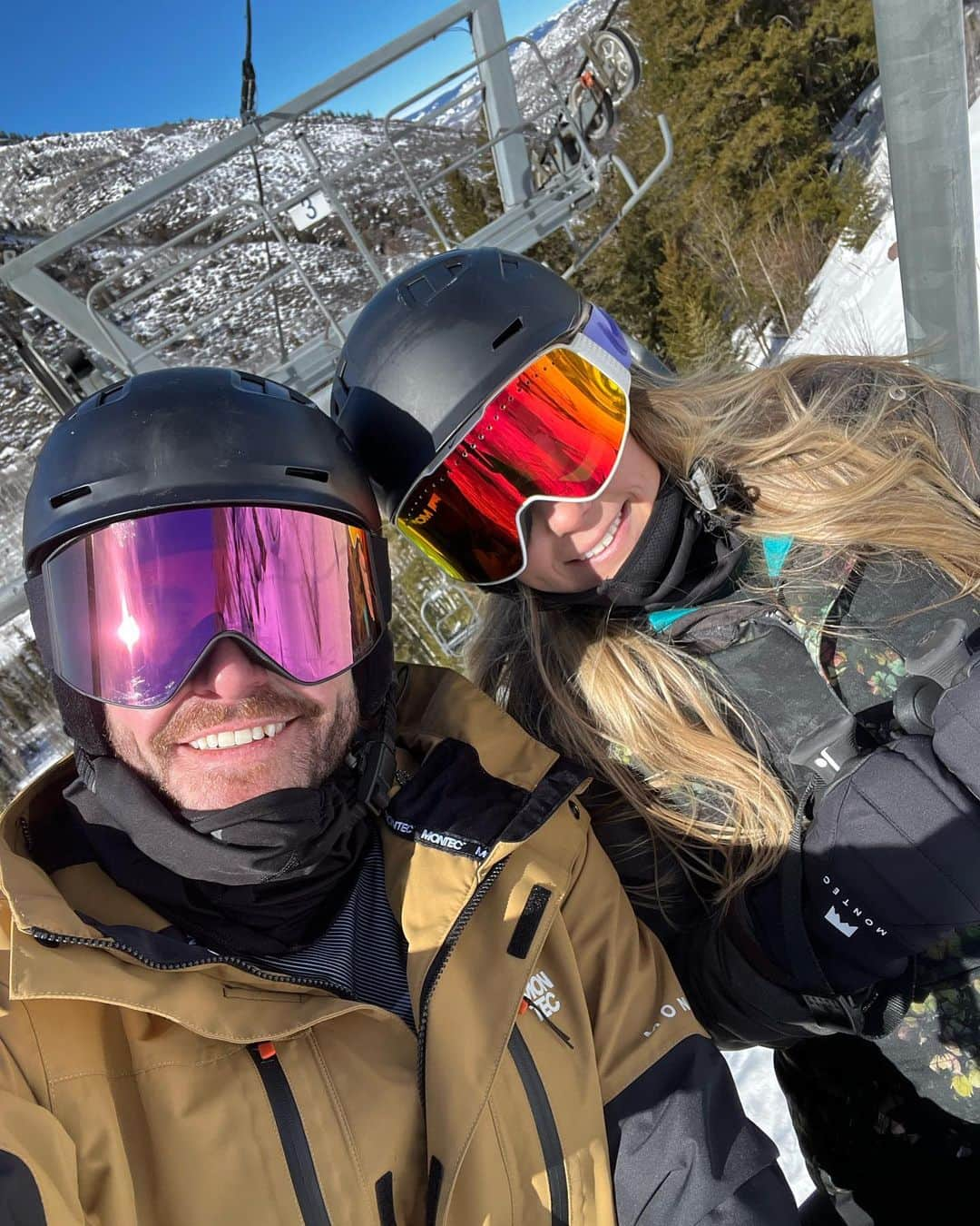 デービッド・ボウディアさんのインスタグラム写真 - (デービッド・ボウディアInstagram)「Amazing time in @aspensnowmass with my bride! Safe to say downhill racing is not in my future but fun to finally be able to ski without the fear of jepodizing my diving season.」3月14日 23時45分 - davidboudia