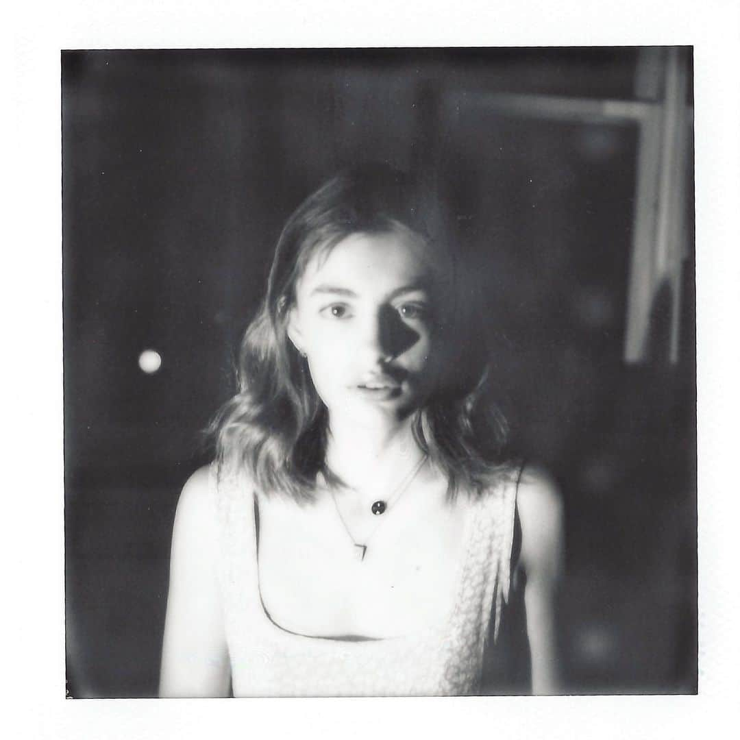 ダイアナ・シルバーズさんのインスタグラム写真 - (ダイアナ・シルバーズInstagram)「Self portraits, Polaroid SX-70, at home. 🕸🥀」3月15日 0時02分 - dianasilverss