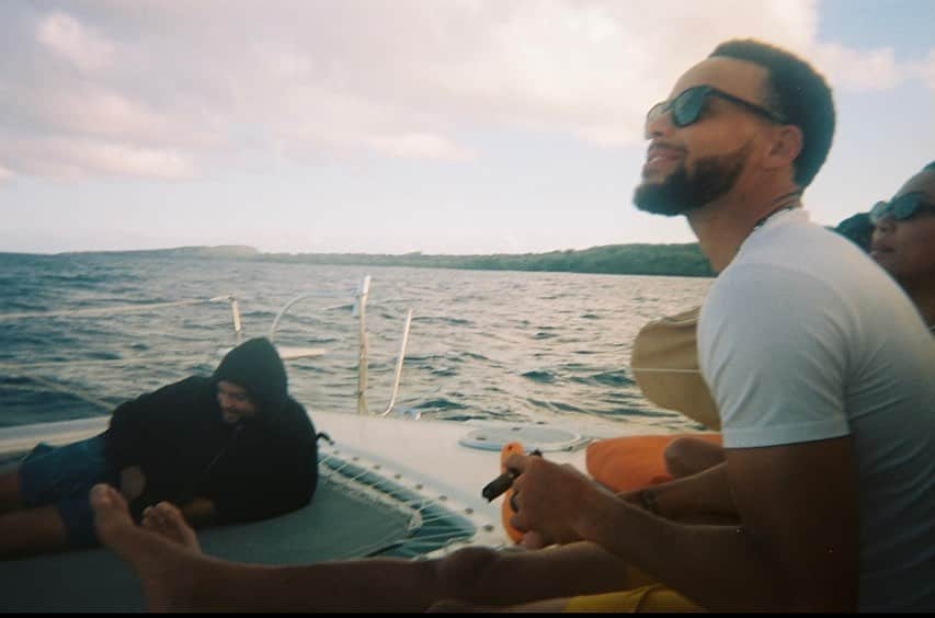エイヨシャ・カレーのインスタグラム：「Happy Birthday to my love!!! 35 trips around the sun! Wow! I love everything about you but your soul is unmatched. I know this will be the best year yet! Happy birthday @stephencurry30 🎂🎉🎊🥳😘😘😘」