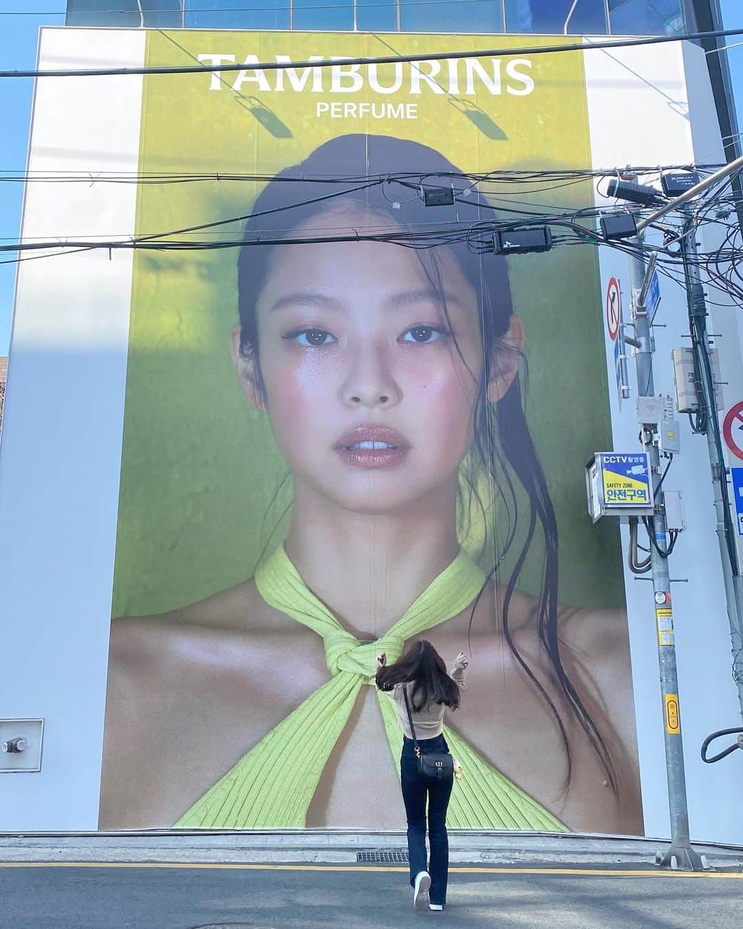 のインスタグラム：「きむじぇにを拝みに行きました🧸🤎  韓国の思い出🇰🇷  #渡邊の推し活」