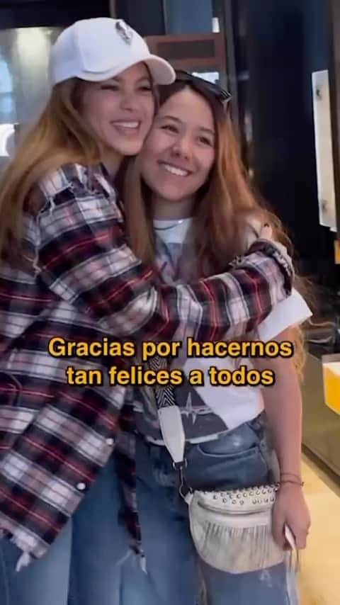 シャキーラのインスタグラム：「Gracias a mis fans de @cfshakirabogota por venir a estar conmigo y por estos momentos inolvidables. Los quiero mucho.」