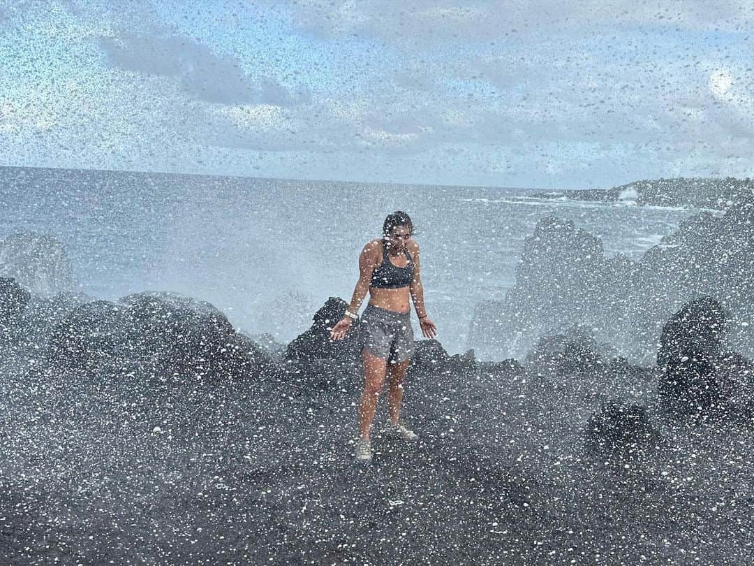 マリッサ・キャステリさんのインスタグラム写真 - (マリッサ・キャステリInstagram)「Tried to take a cute Instagram picture in Hawaii…… 🌊」3月15日 0時32分 - marissacastelli