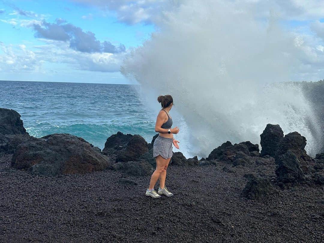 マリッサ・キャステリさんのインスタグラム写真 - (マリッサ・キャステリInstagram)「Tried to take a cute Instagram picture in Hawaii…… 🌊」3月15日 0時32分 - marissacastelli