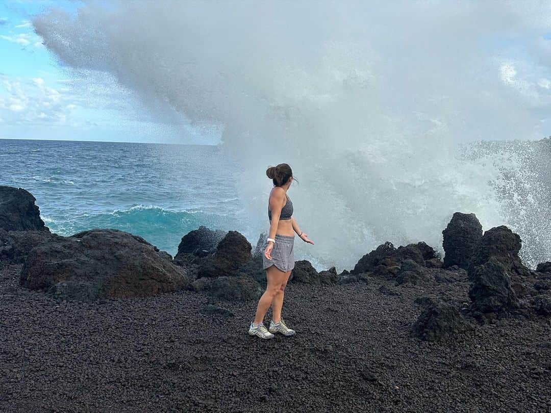 マリッサ・キャステリさんのインスタグラム写真 - (マリッサ・キャステリInstagram)「Tried to take a cute Instagram picture in Hawaii…… 🌊」3月15日 0時32分 - marissacastelli