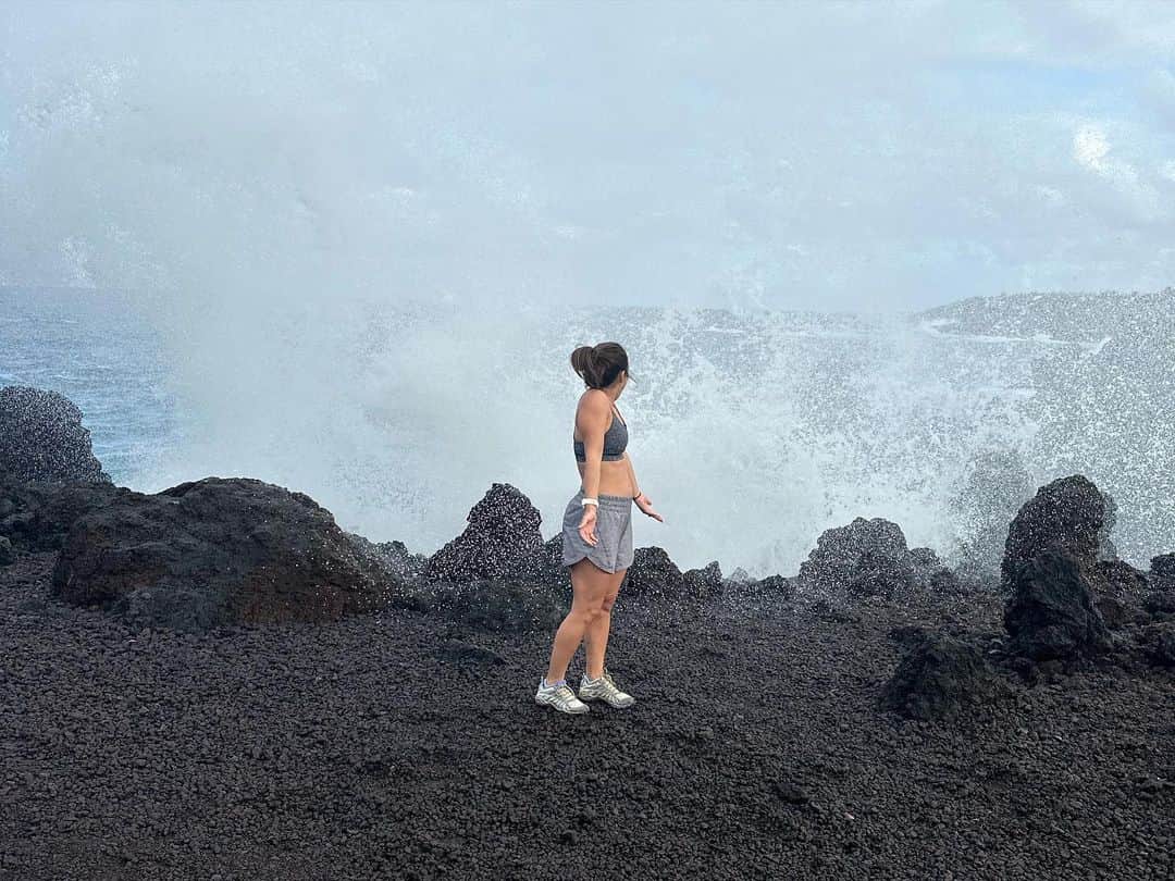 マリッサ・キャステリさんのインスタグラム写真 - (マリッサ・キャステリInstagram)「Tried to take a cute Instagram picture in Hawaii…… 🌊」3月15日 0時32分 - marissacastelli