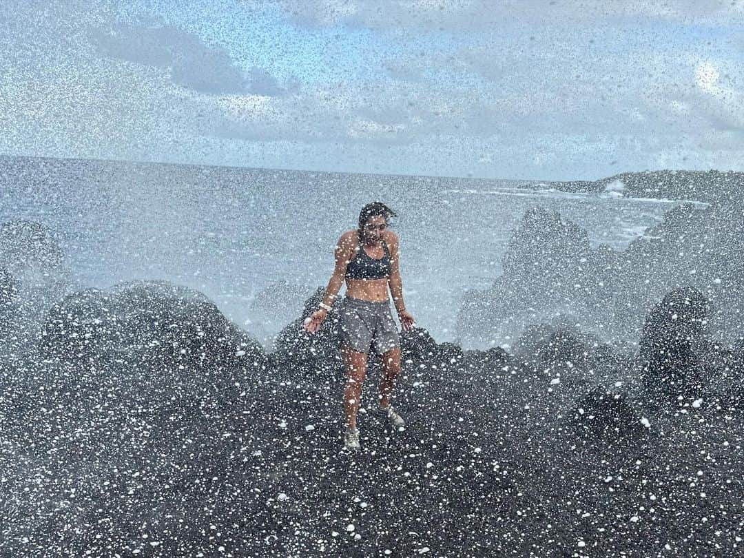 マリッサ・キャステリさんのインスタグラム写真 - (マリッサ・キャステリInstagram)「Tried to take a cute Instagram picture in Hawaii…… 🌊」3月15日 0時32分 - marissacastelli