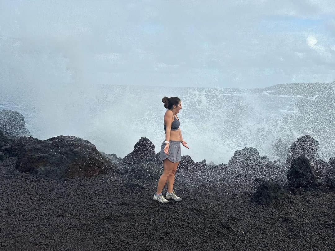 マリッサ・キャステリさんのインスタグラム写真 - (マリッサ・キャステリInstagram)「Tried to take a cute Instagram picture in Hawaii…… 🌊」3月15日 0時32分 - marissacastelli