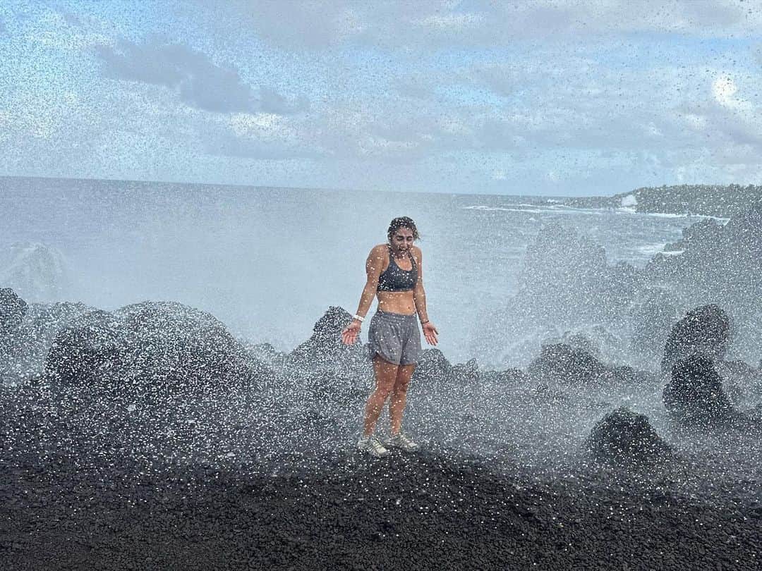マリッサ・キャステリさんのインスタグラム写真 - (マリッサ・キャステリInstagram)「Tried to take a cute Instagram picture in Hawaii…… 🌊」3月15日 0時32分 - marissacastelli