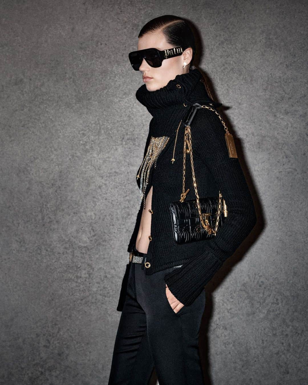 のインスタグラム：「A maverick mentality that overturns conventional and makes it wearable.  #PalmAngelsFW23」
