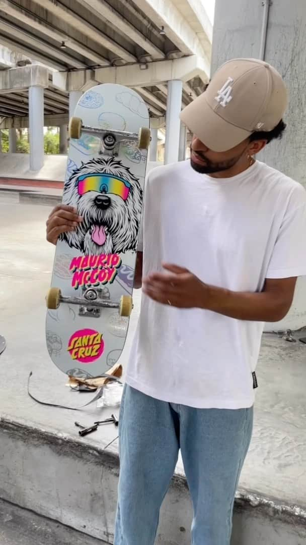 マウリオ・マッコイのインスタグラム：「Maurio McCoy’s 🆕 Donut Dog VX Twin Shape pro model 🐶 available in shops and online 🤝 📲: @instapizzle  #SantaCruzSkateboards」