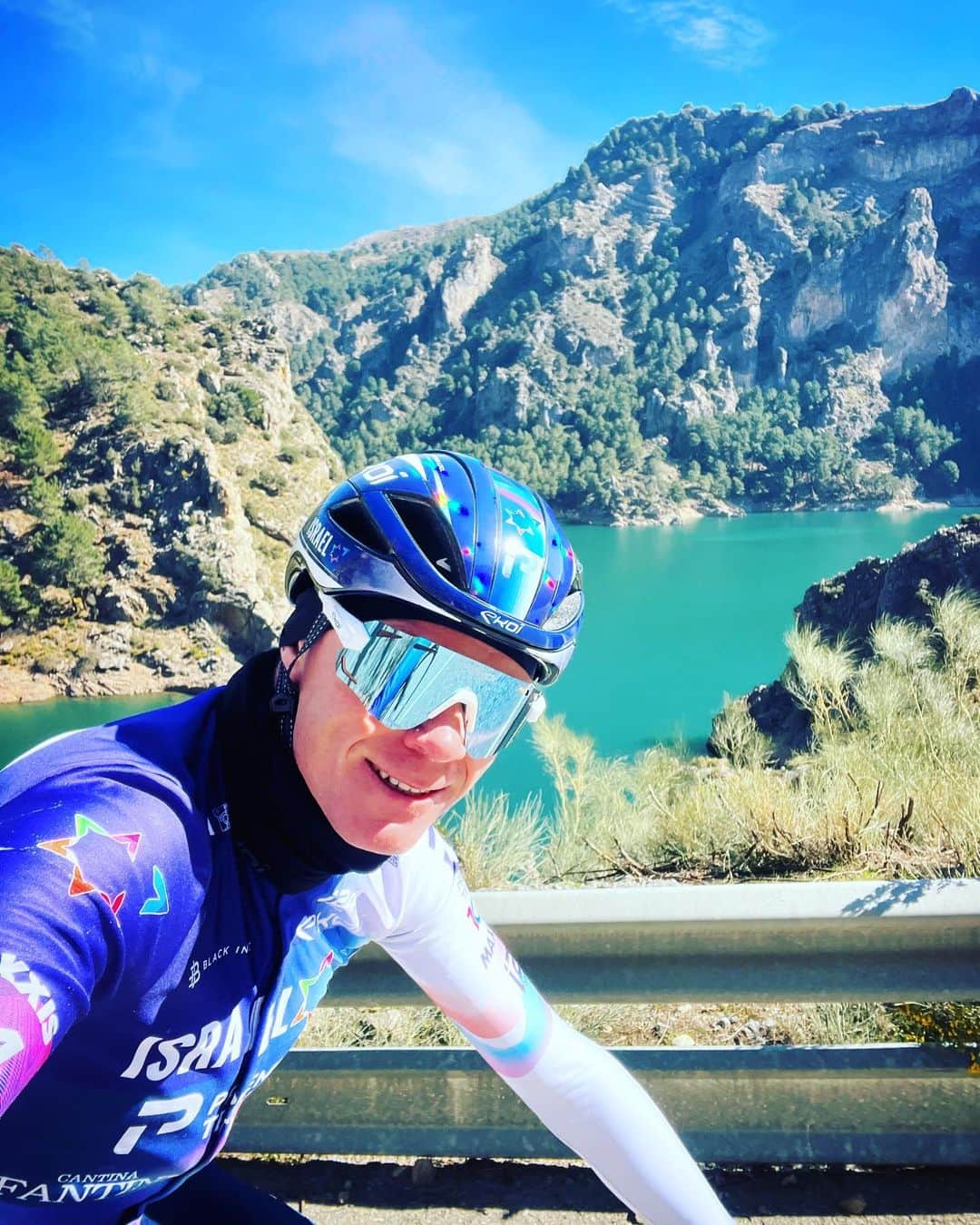 クリス・フルームのインスタグラム：「All day every day… 🚴‍♂️🚴‍♂️🚴‍♂️💨 #trainingcamp #sierranevada」