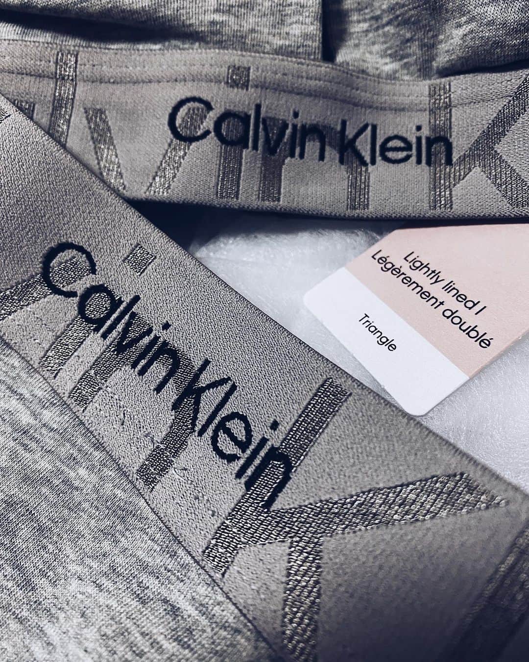 のインスタグラム：「お風呂にゆっくり浸かって 🥱GoodNight👙💕 . #gn #calvinklein」