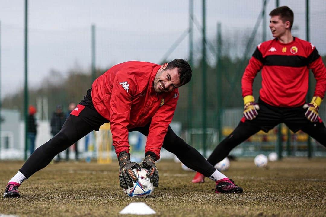 ズラタン・アロメロヴィッチさんのインスタグラム写真 - (ズラタン・アロメロヴィッチInstagram)「Finally back … #jaga #training #football #goalkeeper #poland #ekstraklasa」3月15日 1時50分 - zlajoo33