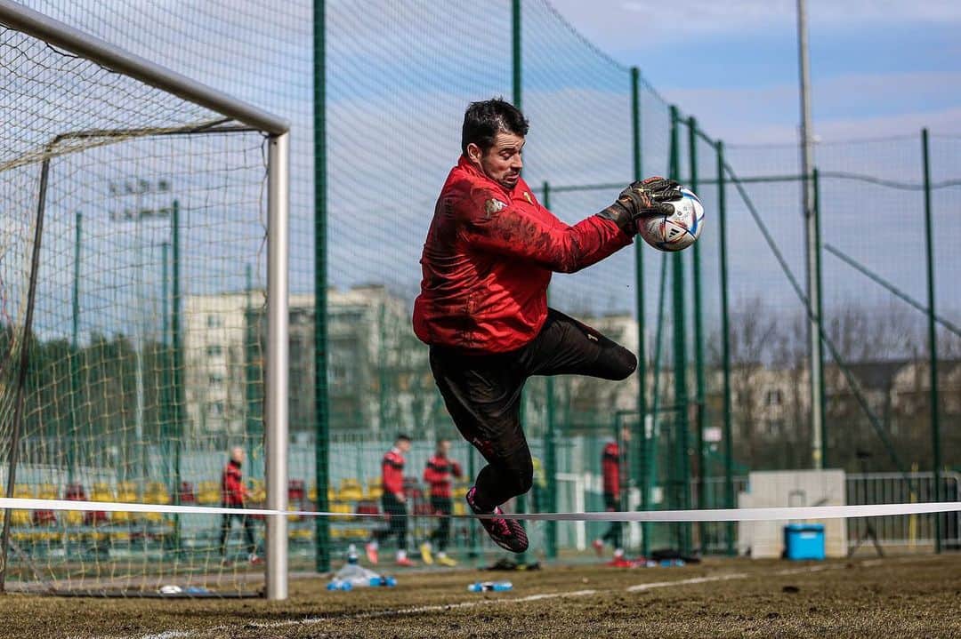ズラタン・アロメロヴィッチさんのインスタグラム写真 - (ズラタン・アロメロヴィッチInstagram)「Finally back … #jaga #training #football #goalkeeper #poland #ekstraklasa」3月15日 1時50分 - zlajoo33