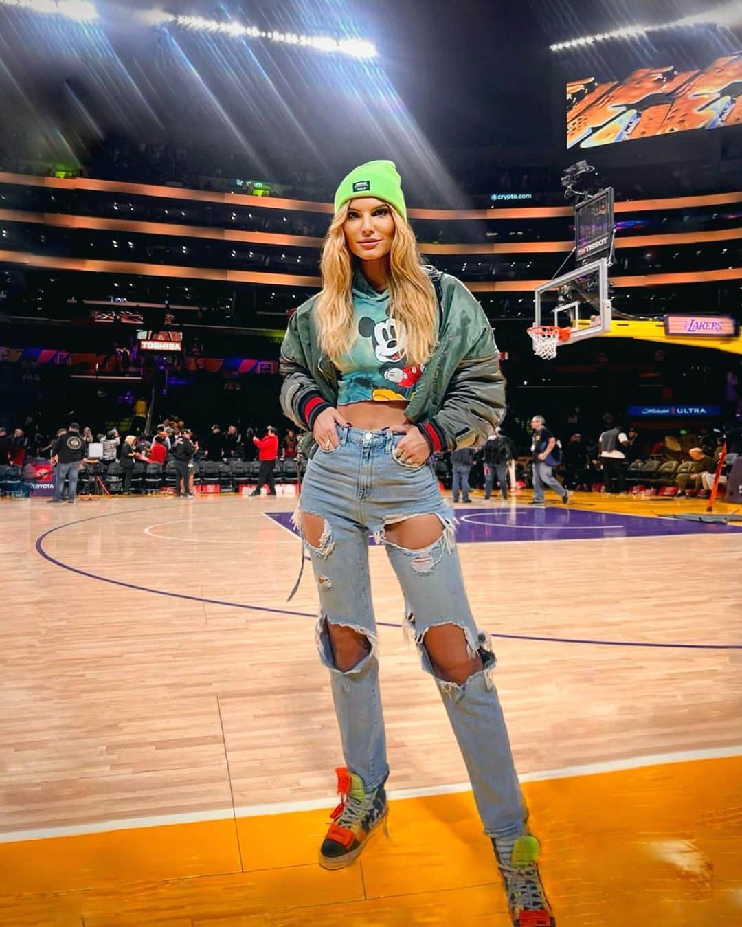 Ashley Haasのインスタグラム：「Who knew this outfit was so versatile…😂 #lakers game to black tie 🤵‍♀️」