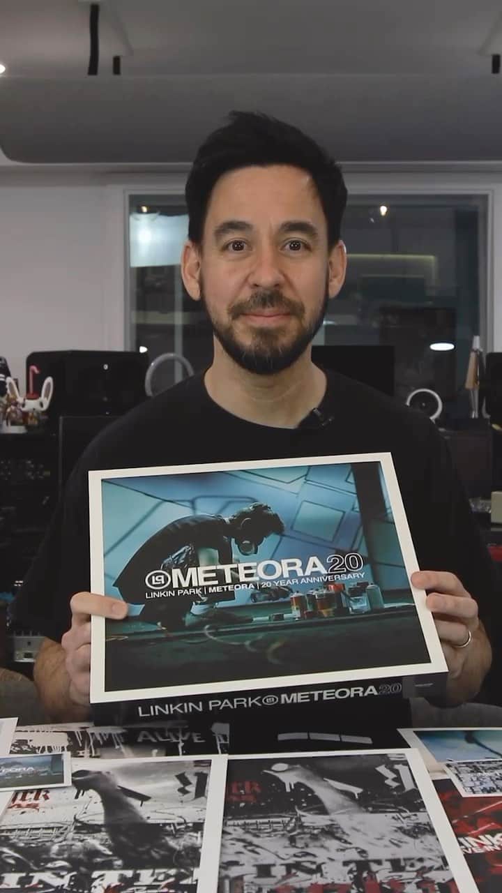 マイク・シノダのインスタグラム：「Mike got his Limited Edition Super Deluxe Box Set just in time before Meteora|20. Pre Order now at linkinpark.com  #Meteora20」