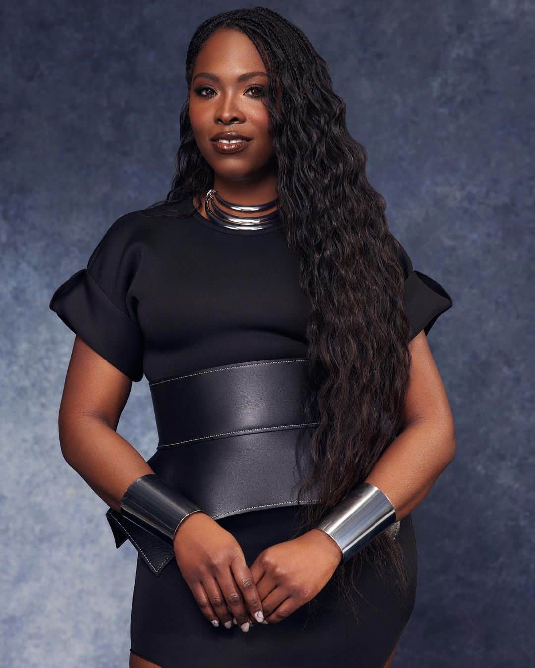 Lacy Redwayのインスタグラム：「Black women are the BLUEPRINT ✨- always have been and always will be. We set the trends. We shape culture. We invent and reinvent again and again - effortlessly. We are the aspiration and the inspiration.  This #WomensHistoryMonth, I am proud to be celebrated along with ten other amazing Black women as a BLUEPRINT in our respective industries.  Thank you, @sheamoisture, for the love and the flowers🥹🙏🏾❤️. I hope this reminds all the Black girls that you are IT and inspires you to create your own BLUEPRINT, unapologetically. #sheamoisture #blueprint   Enjoy some bts on set with the crew!  THANK YOU to everyone who played a role in this; I am grateful for your contributions 🌹🫶🏾  ••••••••••••••••••••••••••••••••••••••••••••••••••••••••••••  Talent - @mstinalawson @kaylaagreaves @diarrhaxo @anifam @deunivory @olamideaolowe @iamaraxilindsey @lacyredway @zerinaakers @ursulastephen @darian   Head of Creative - @ronnrich Visual Strategist - @emeka  Casting director - @cochranecasting @missdionnenyc  Director - @ackime_snow DP - @jimmynyeango Executive Producer - @brandonscottdelany Production Manager - @ericamariemunoz Creative Coordinator - @jakaribo Photographer - @adrienneraquel BTS Videographer - @andres_solorzano_dp Hair stylist - @marcela.osegueda Hair Stylist - @braid_artistry Makeup Artist - @sage.white  Makeup Artist - @brandyallen 1st AC - @justicevaughnott 1st AD- @ms.moony Creative strategist & VO @genelambrose Lighting Director - @lens_face DIT - @stowe_richards Photography Assistant - @lance.i MU Artist - @sage.white Hairstylist - @braid_artistry Hairstylist -  @marcela.osegueda Manicurist - @jolene.b.nails Wardrobe - @dev.ajm PA - @thecampaign」