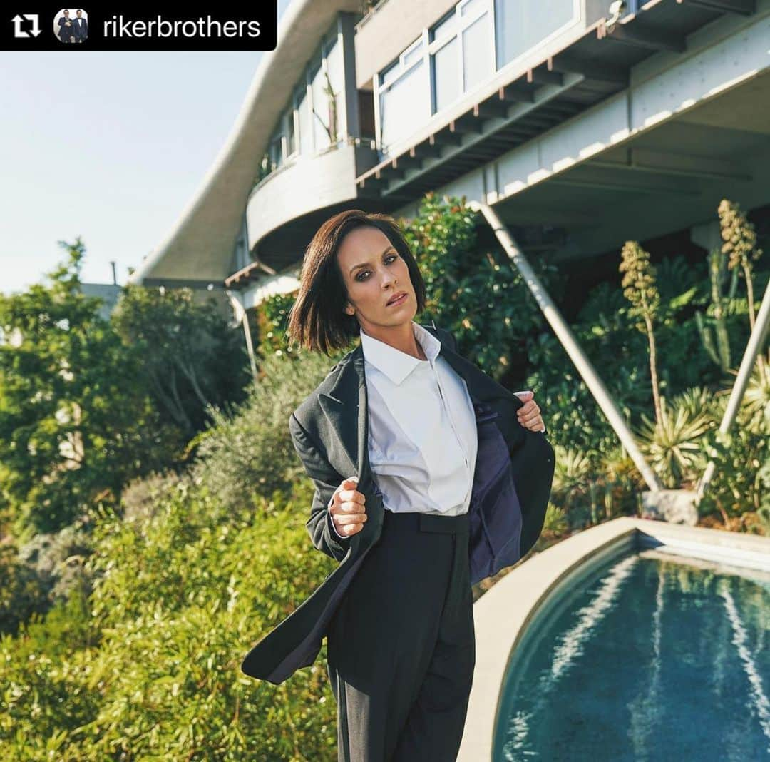 アナベス・ギッシュのインスタグラム：「When the beloved @rikerbrothers posts one of their pics of you @lautnergarciahouse it’s an absolute mandatory repost! much love! #Repost @rikerbrothers with @use.repost ・・・ Belated Happy Birthday to one of our all time favorites the exquisite @annabeth_gish at one of our favorite locations ❤️❤️❤️❤️」