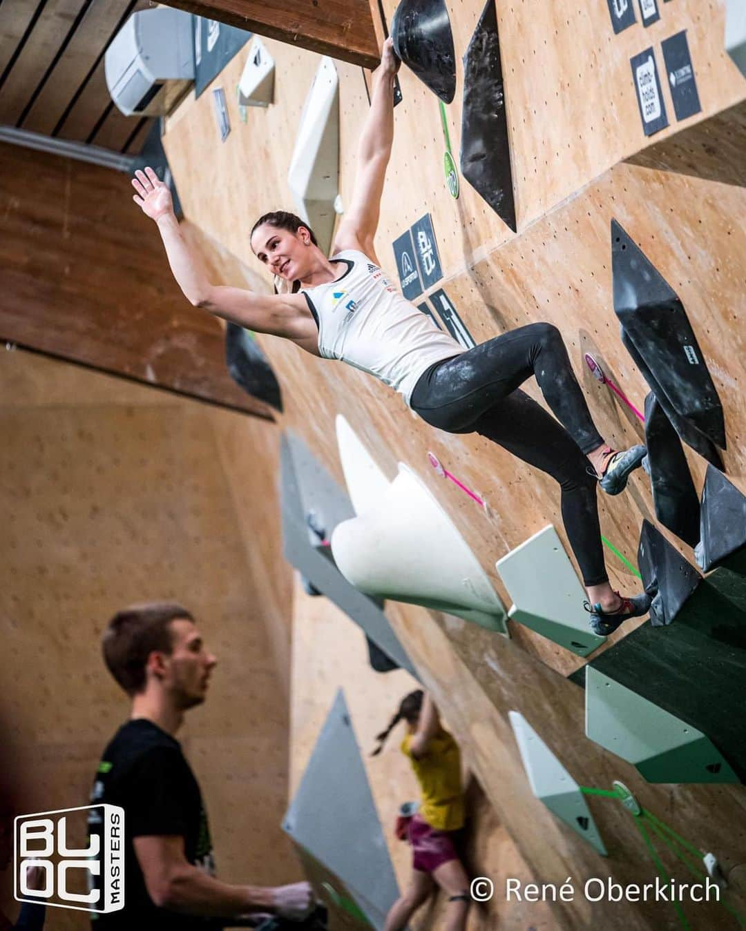 ユリア・クルーダーのインスタグラム：「Thank you @studio_bloc_darmstadt ❤️‍🔥 lots of fun, hard and easy boulders and the atmosphere is great!! 🙌🏻 but 12th place was not what I came for 💔 hope I make it up on the world cup circuit 💪🏻 @sloveniaclimbing @scarpaspa」