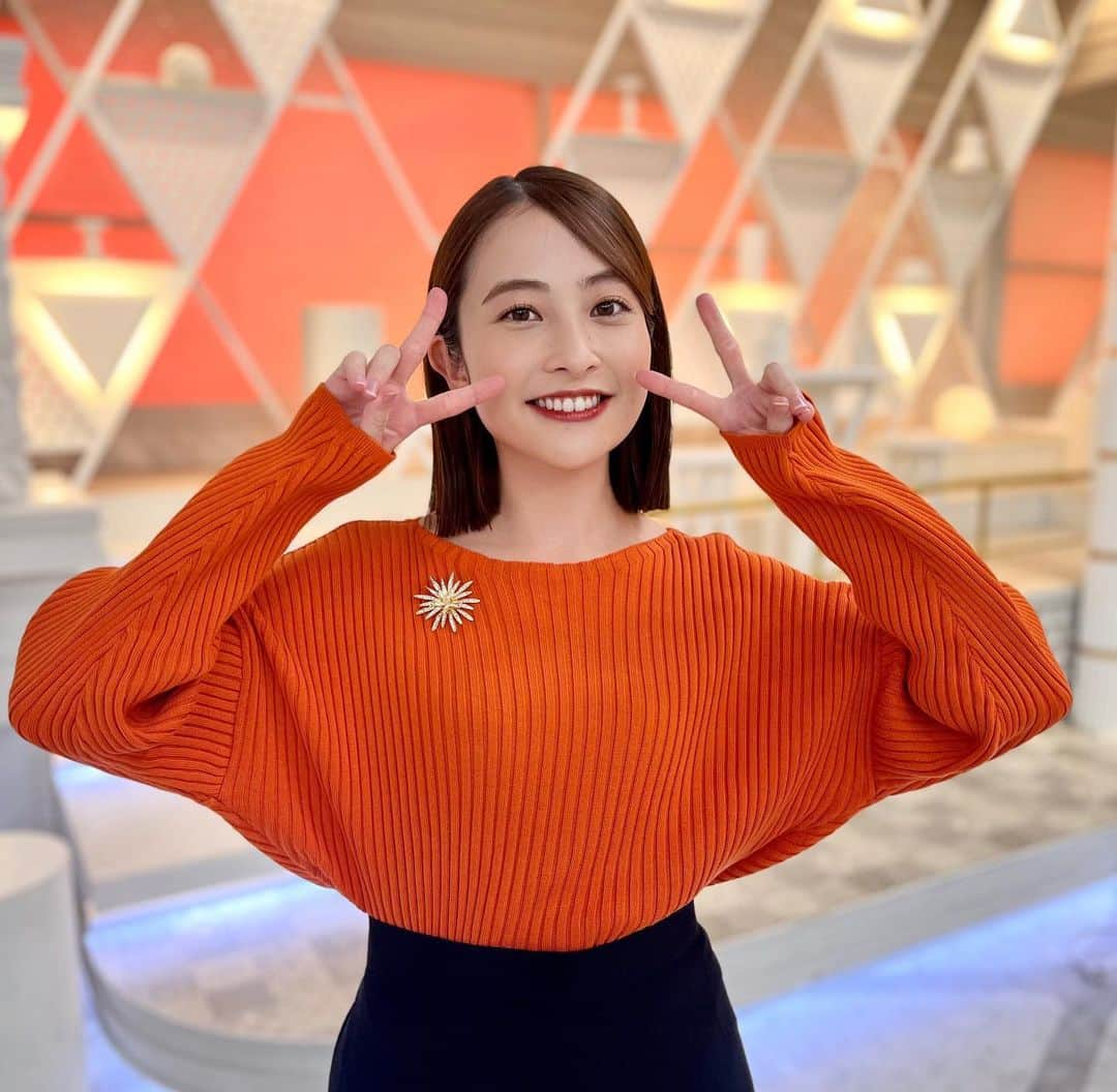 日比麻音子のインスタグラム：「Nスタカラー🌆🧶🍊🥮🏀⛺️📙🧡  #平成初期生まれ #ダブルピース #✌️✌️」