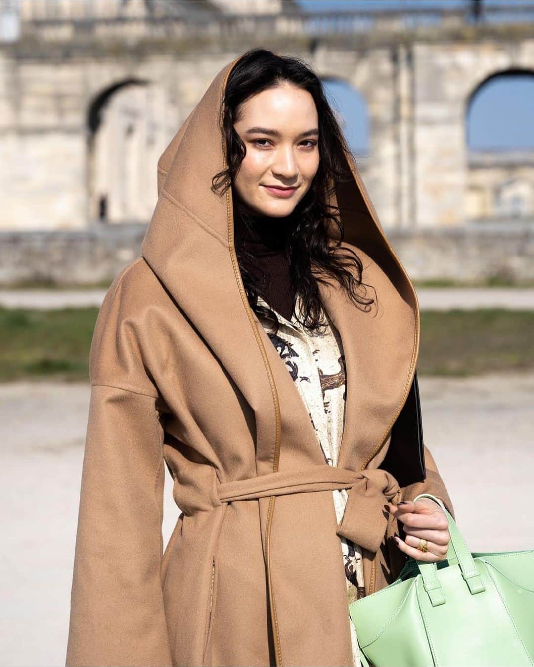 松岡モナのインスタグラム：「May the force be with you 💫❤️‍🔥 With the help of some lovely friends around me I was able to get the photos🥹😚❤️‍🔥 Jedi look for @loewe ‘s AW23 Show in paris🥰  Thank uuu @bigdaddyzenas & @kellyeunh_ 🥹❤️‍🔥🪐」