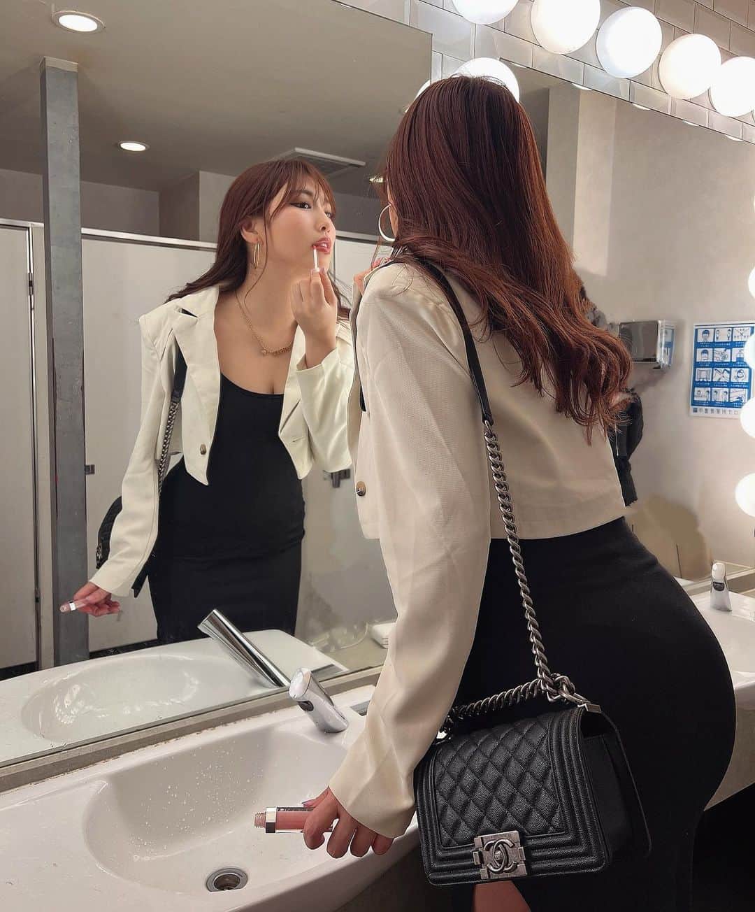  りさぶーのインスタグラム：「#炎上万博 楽しかったね🗽 本日は取材して頂いてます🙇‍♀️」