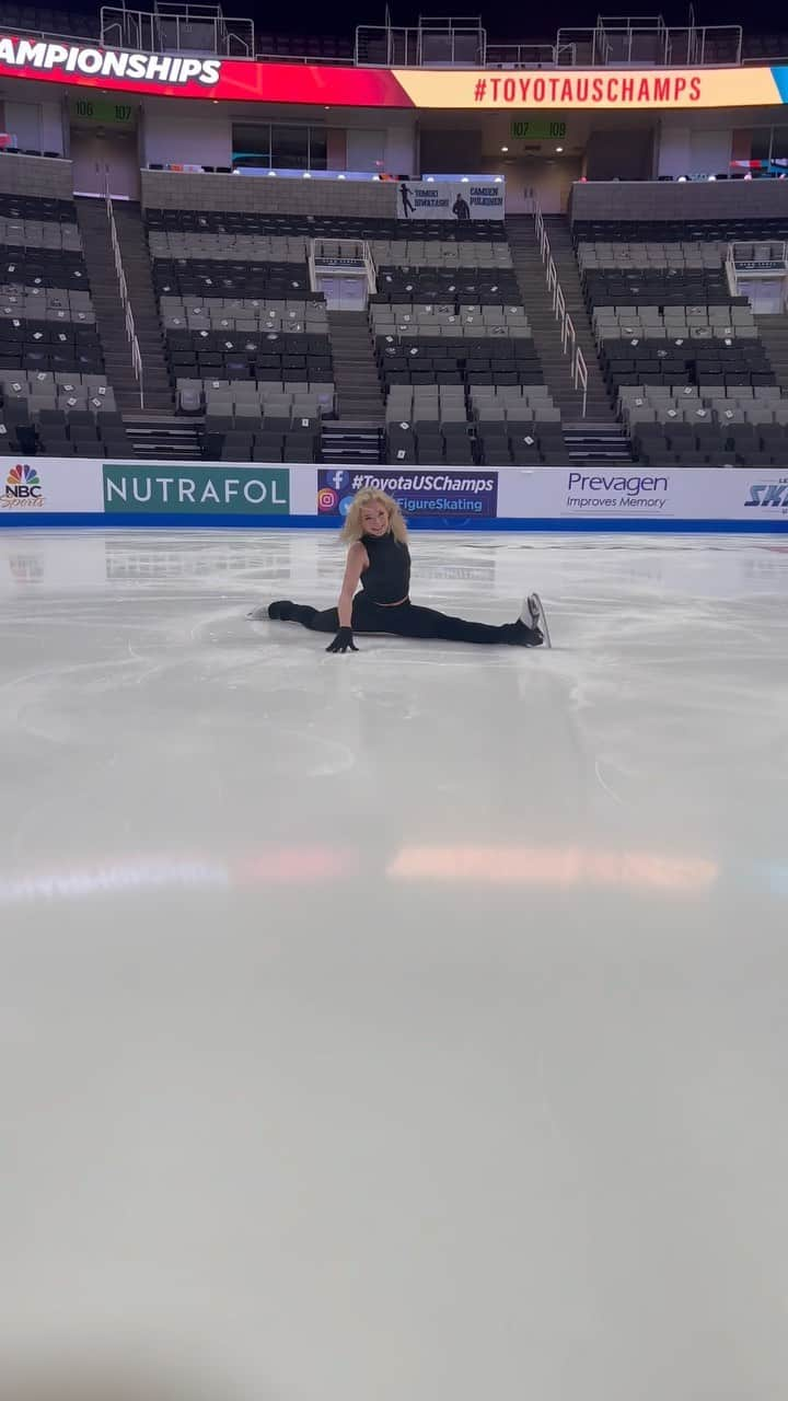 アンバー・グレンのインスタグラム：「A-P-P-L-A-U-S-E #figureskating #iceskating #figureskater #iceskater #amberglenn #teamusa」