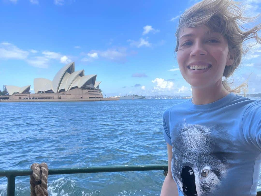 ジェネット・マッカーディさんのインスタグラム写真 - (ジェネット・マッカーディInstagram)「speaking at the sydney opera house was unforgettable !! years ago, i hit what i consider my “rock bottom” in australia, in the backseat of an uber, while looking at the sydney opera house from afar, down a tooth and a lot of hope, fresh off purging my tim tams. i was at a place where i didn’t really believe things could get better, but knew if there was any chance of that happening, of things changing, that i was gonna have to start by changing the only thing i had any control over: myself.   to have gone back to australia now, years later, under completely different circumstances - for a career i am proud of and, more importantly, as a person i am proud of - and to connect with an audience in a real, meaningful way (IN THE FUCKING SYDNEY OPERA HOUSE ITSELF !! ) was a once-in-a-lifetime moment for me.   thanks to the @sydneyoperahouse for having me out, to @rosiewaterland for conducting an incredibly nuanced and thoughtful conversation with grace and humor and everything in between, and of course to every one of you who came out to the event. you were an insightful, good-humored bunch and i’m so glad and grateful to have spent some time with you.   afterward, i celebrated with a half-sleeve of tim tams, all of which remain unpurged.   ps yes my trip aesthetic was “full tourist”.」3月15日 5時58分 - jennettemccurdy