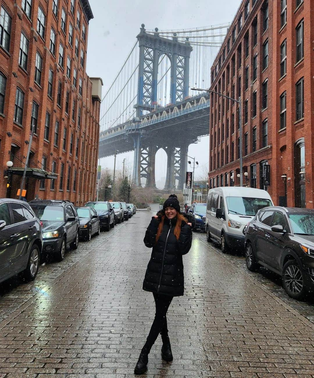 ゴーダ・ブトクテさんのインスタグラム写真 - (ゴーダ・ブトクテInstagram)「It's snowing here in March 🥲❄️  📸 - @andreafahlander  #newyorkcity #newyork #brooklyn #dumbo #snow #tourlife #usa」3月15日 6時03分 - godabutkute