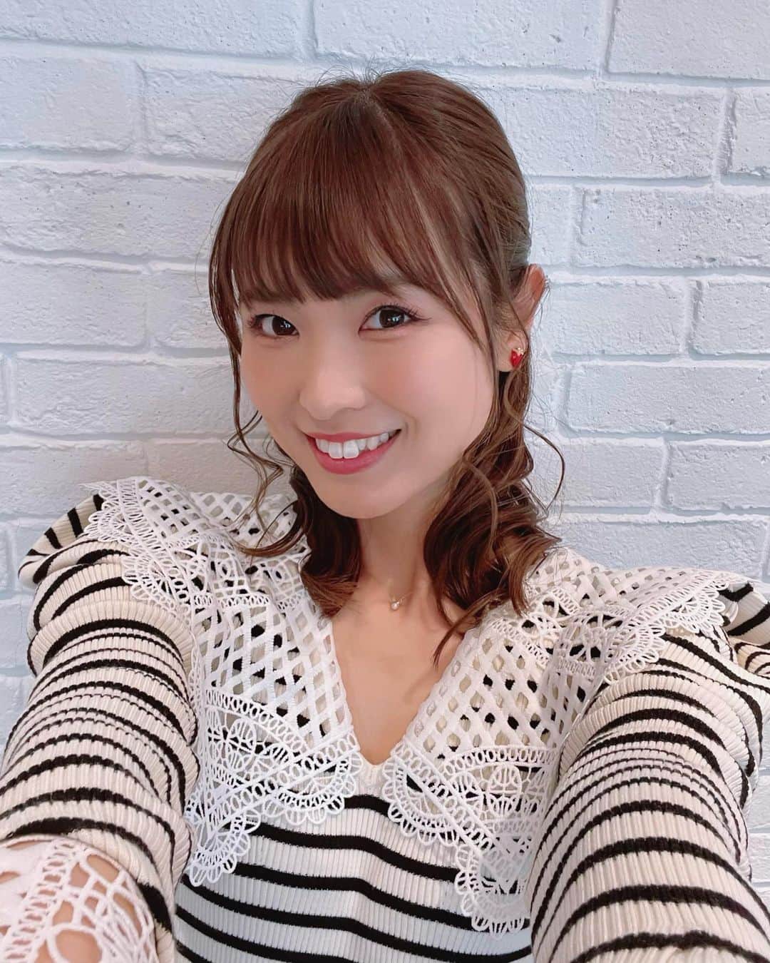 渕上舞のインスタグラム：「イメージアート複製原画購入特典の授与式へご参加くださいました皆様、誠にありがとうございました♡  #MAICREATE #渕上舞 #lilybrown ワンピース」