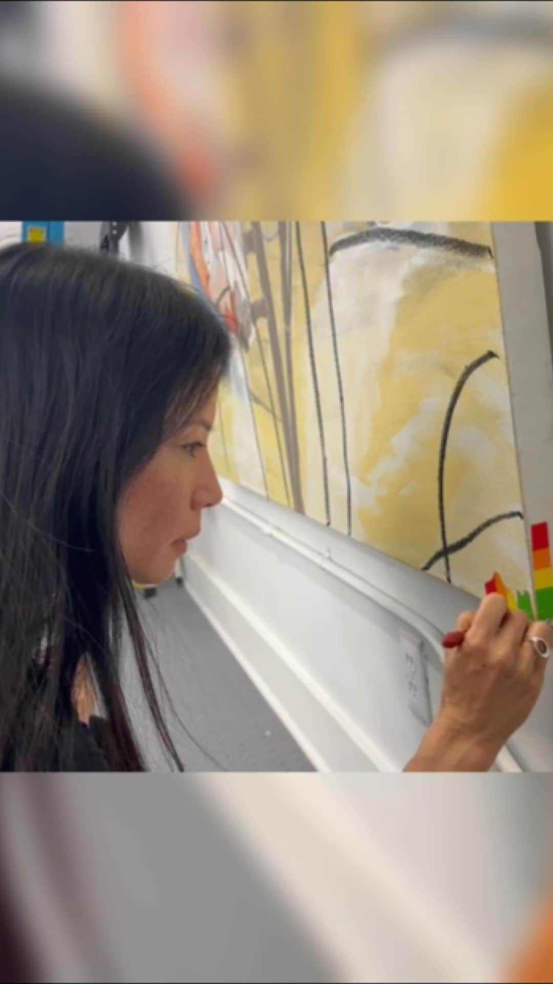 ルーシー・リューのインスタグラム：「Sharing this art show with my son has been the highlight of my year! I love how kids see everything from every perspective. He has opened my world up sooooo much - Grateful to be a mom and to be reminded of how it is to be a kid again 🤗🥰🌈 @ny_studioschool up thru April 16th」