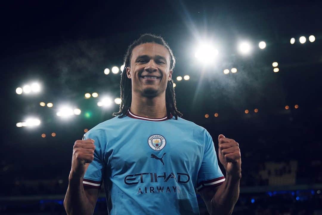 ナタン・アケのインスタグラム：「@championsleague nights!!😍💙」